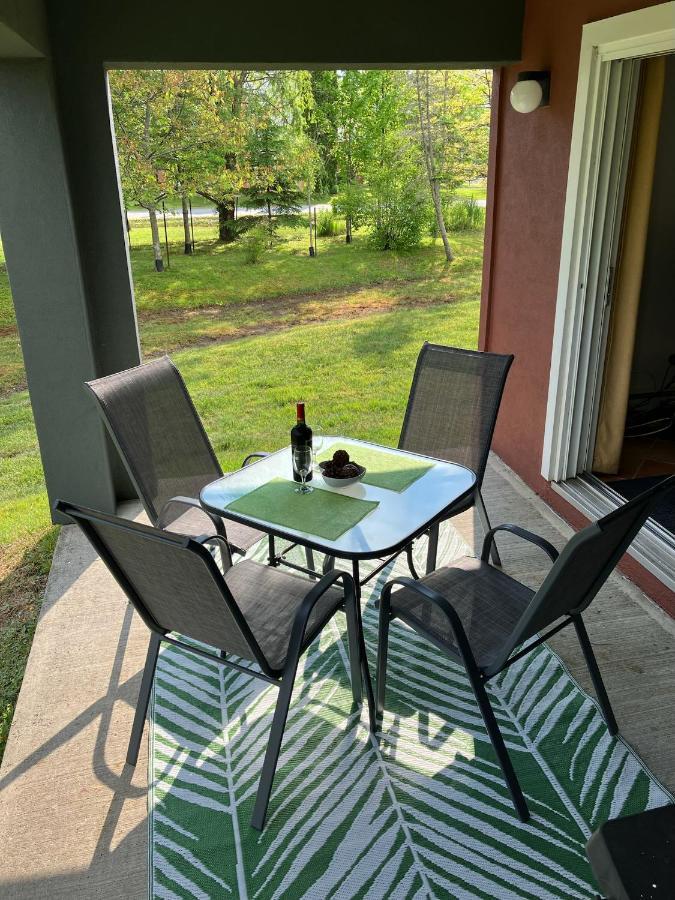 Superbe Condo Plage-Memphremagog Екстериор снимка